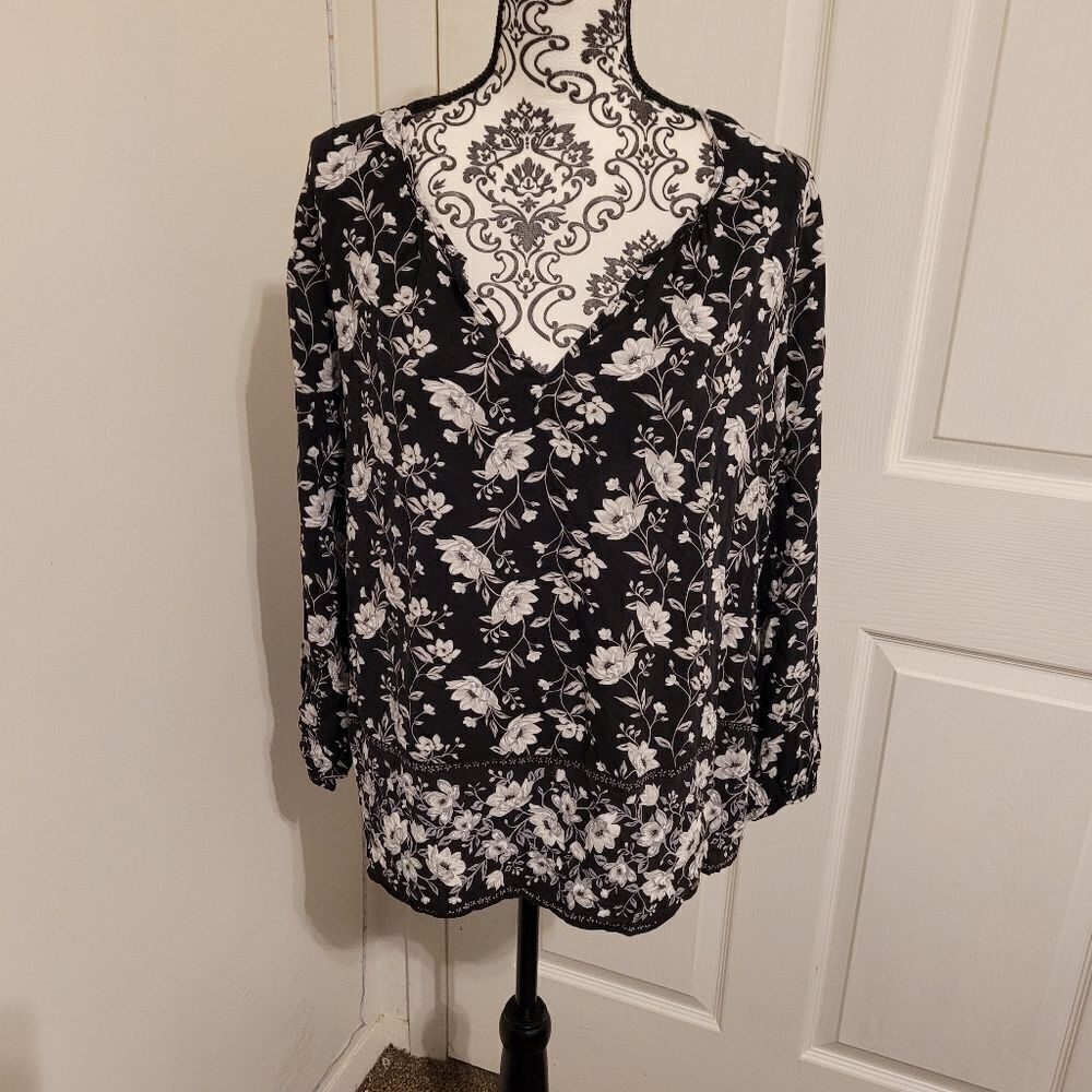 Old Navy woman's floral top
